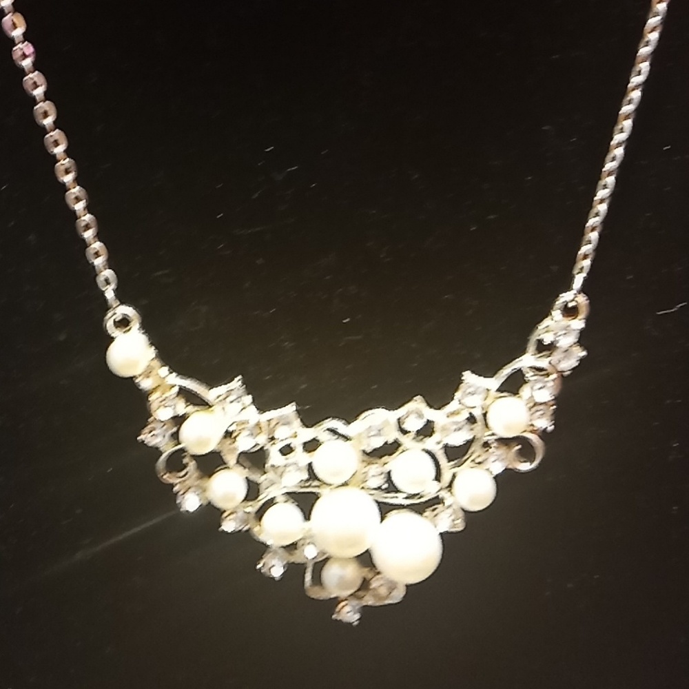 Pearl silver necklace